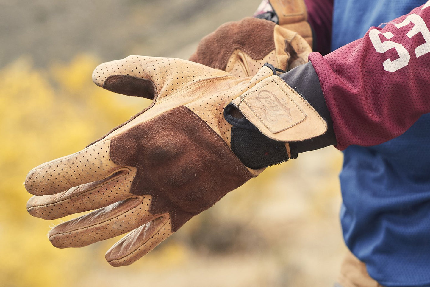 FUEL RODEO GLOVE YELLOW