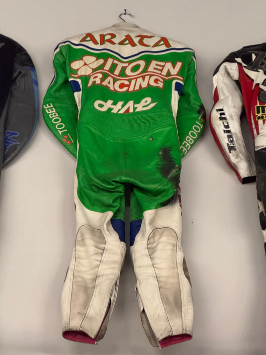 Tatsuro Arata suit